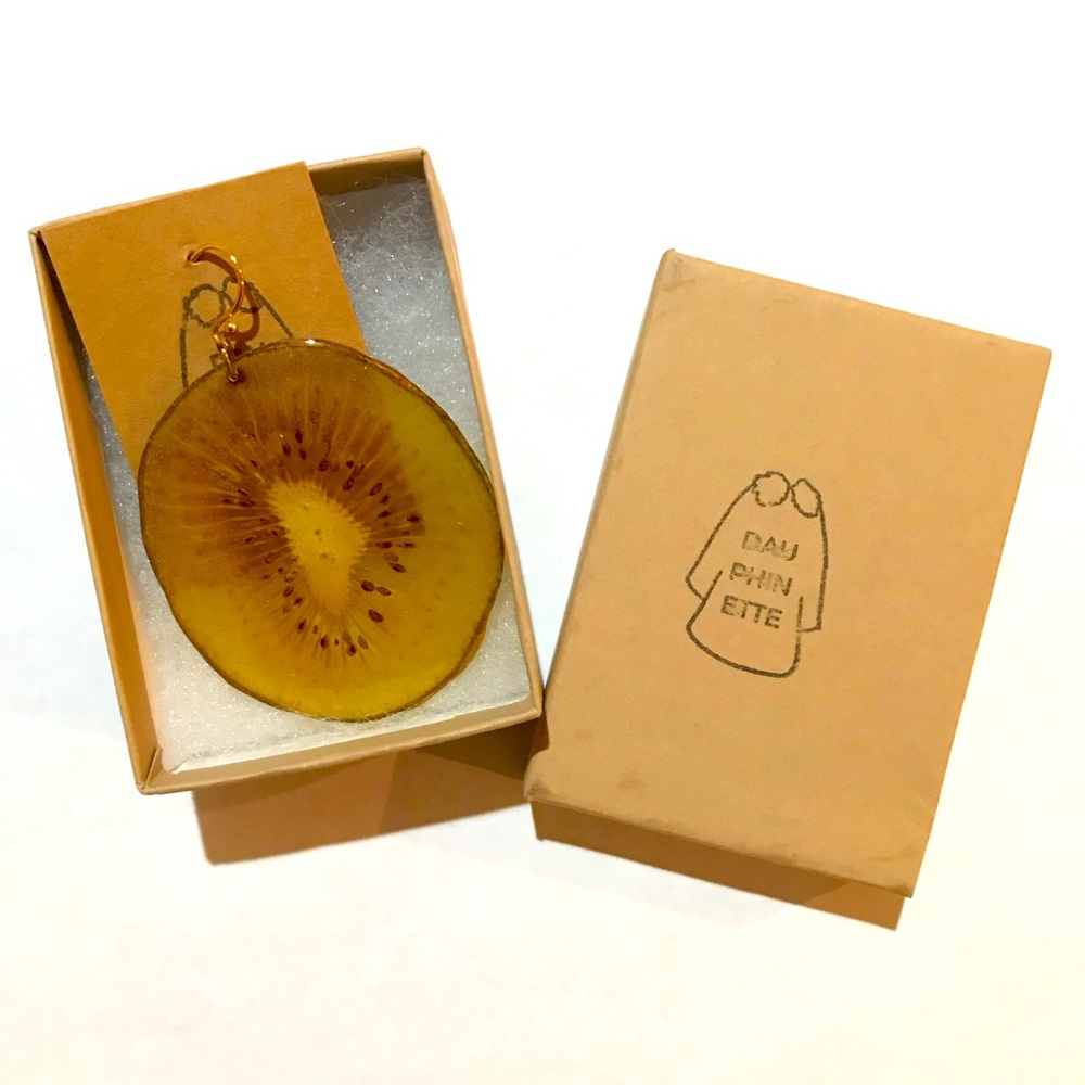 Dauphinette Single Kiwi Earring / Real Fruit Preserved in Resin 🥝